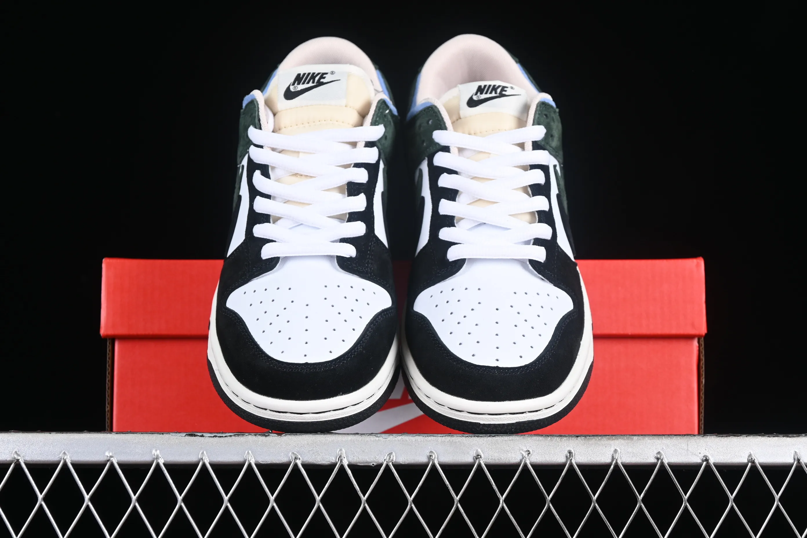 All categories Nk SB Dunk Series Nk SB Dunk Low low-top sneakers Otomo Katsuhiro x Nk SB Dunk Low "Steamboy OST" Otomo Katsuhiro co-branded double hook SB low-top sports and leisure sneakers CT2552-897